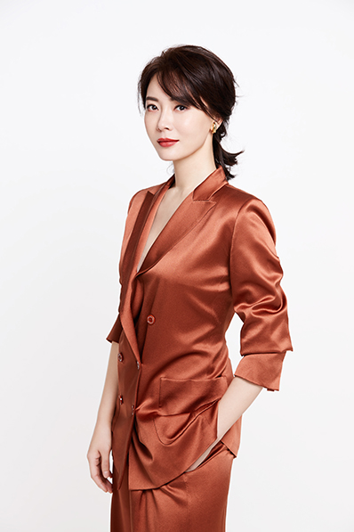 公关行业的电视剧《完美关系》上线，“又美又飒”的陈数成为了亮点